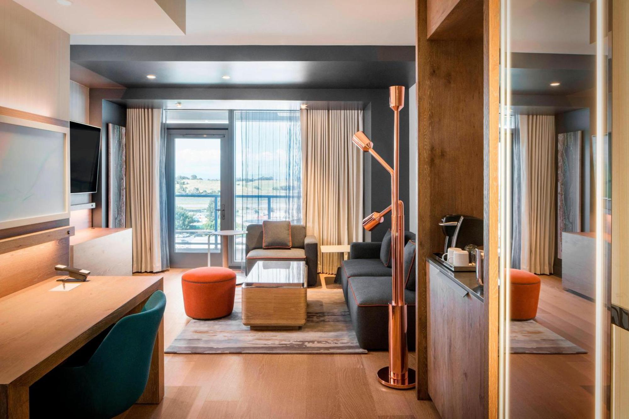 Nia, Autograph Collection Hotel